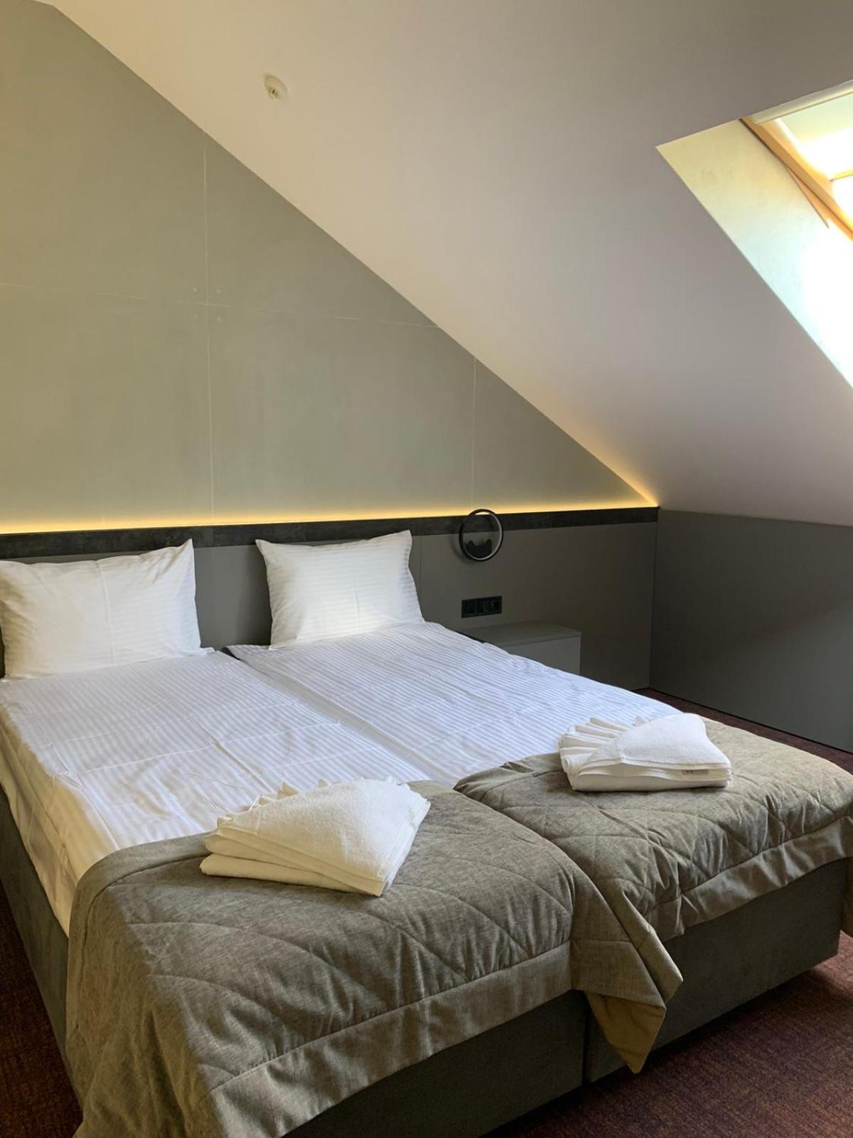 Arta City Hotel Yavoriv  المظهر الخارجي الصورة