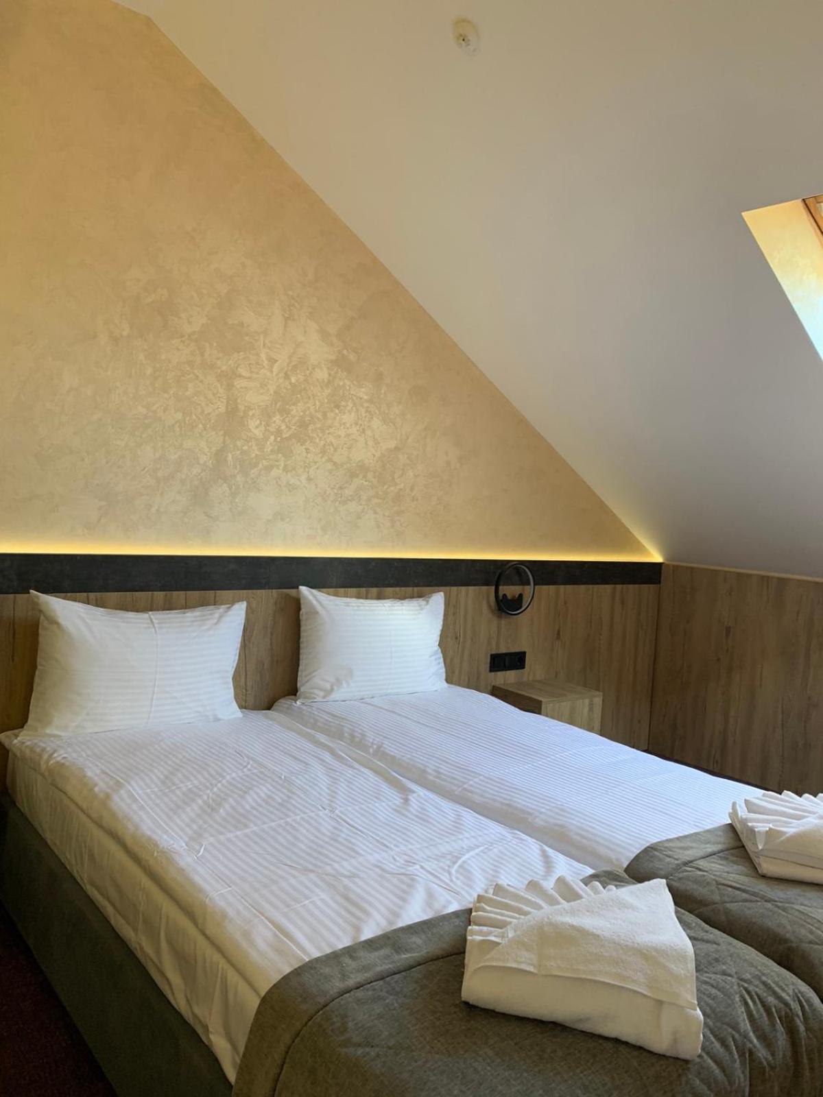 Arta City Hotel Yavoriv  المظهر الخارجي الصورة