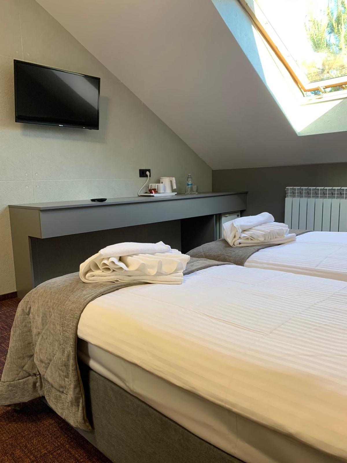 Arta City Hotel Yavoriv  المظهر الخارجي الصورة