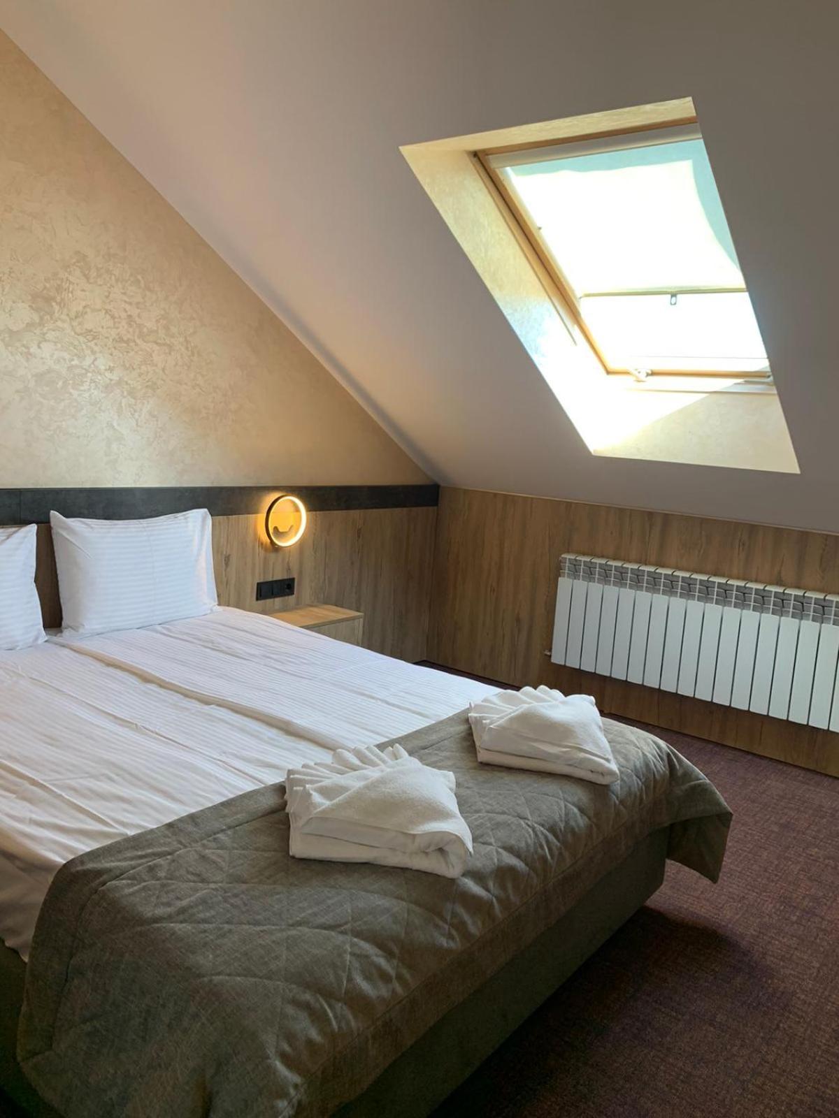 Arta City Hotel Yavoriv  المظهر الخارجي الصورة
